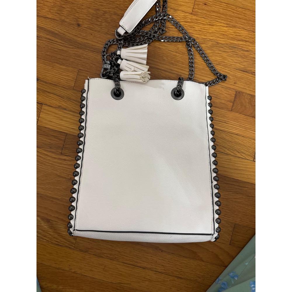 Gianni Bini chain studded‎ tote/crossbody bag in white - Picture 3 of 6